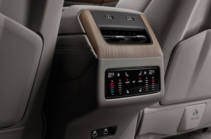 2026 audi q7 in studio