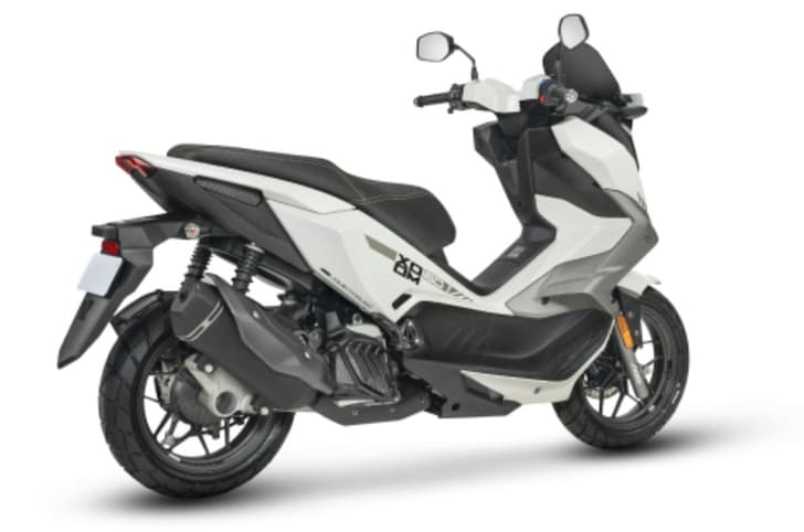 Hero Xoom 160 rear three quarter