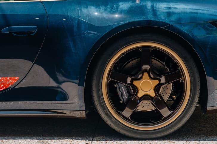 Porsche 911 Carrera T inspired by Wood wheels