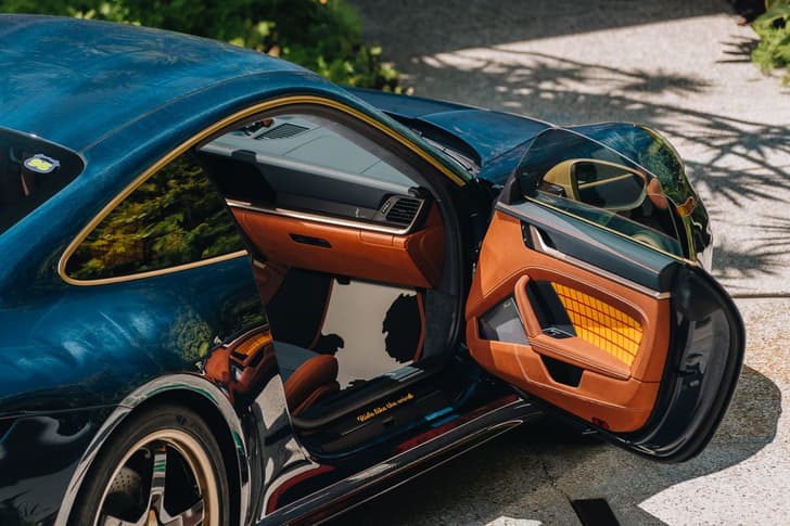 Porsche 911 Carrera T inspired by Wood door pads