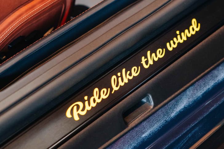 Porsche 911 Carrera T inspired by Woody door sills