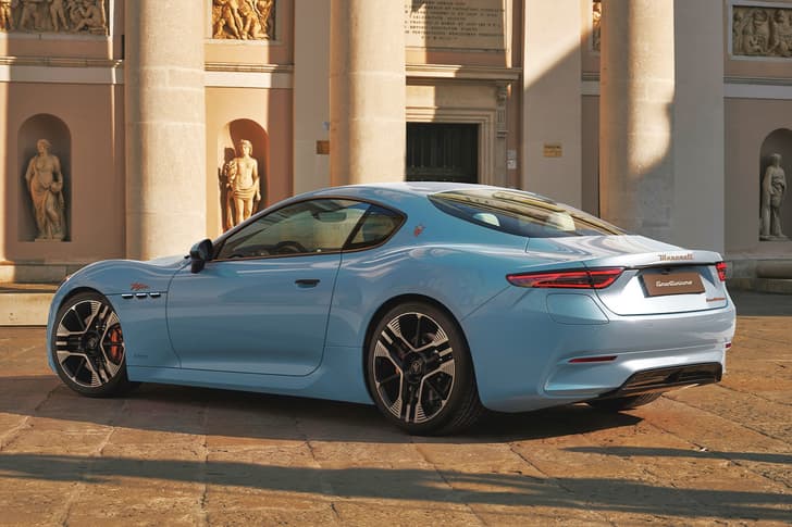 2026 maserati granturismo folgore in city