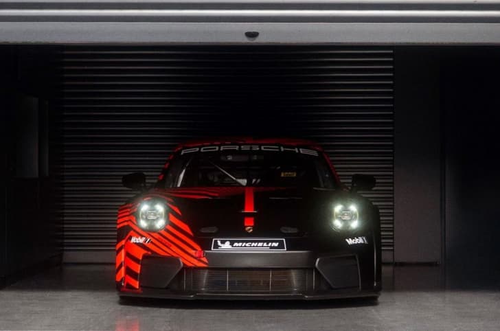 Porsche 911 GT4 R front static
