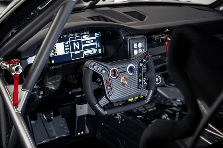 Porsche 911 GT4 R interior