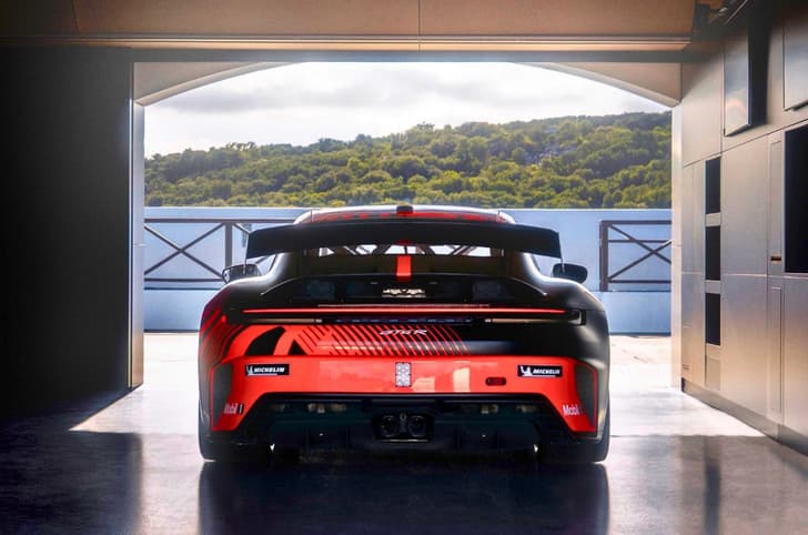 Porsche 911 GT4 R rear