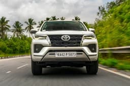 Toyota Fortuner front tracking 