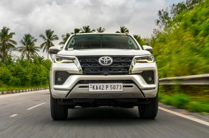 Toyota Fortuner front tracking