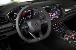 Lamborghini Urus SE Performante steering wheel