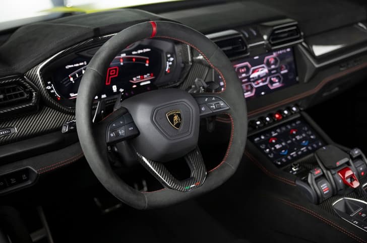 Lamborghini Urus SE Performante steering wheel