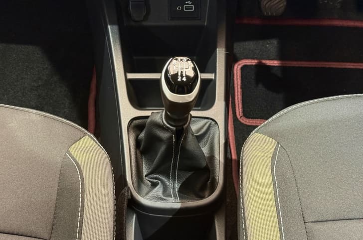 2026 Renault Kwid gear lever