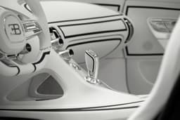 Bugatti Mistral Blanc Eternel gear lever