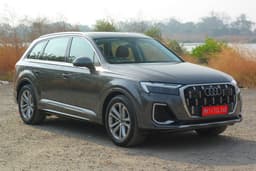 audi q7 in field