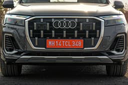 audi q7 in field