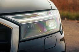 audi q7 in field