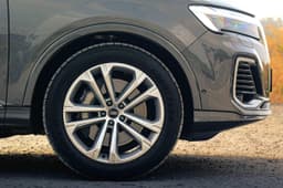 audi q7 in field