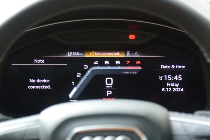 audi q7 in field
