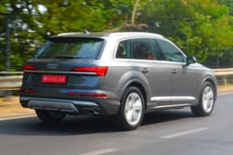 audi q7 on road