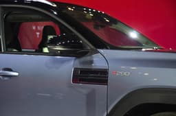 Nissan Tekton T280 badge