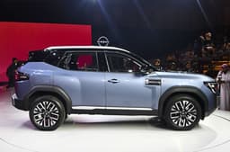 Nissan Tekton side