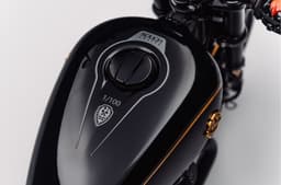 Royal Enfield Shotgun 650 Rough Crafts Edition tank