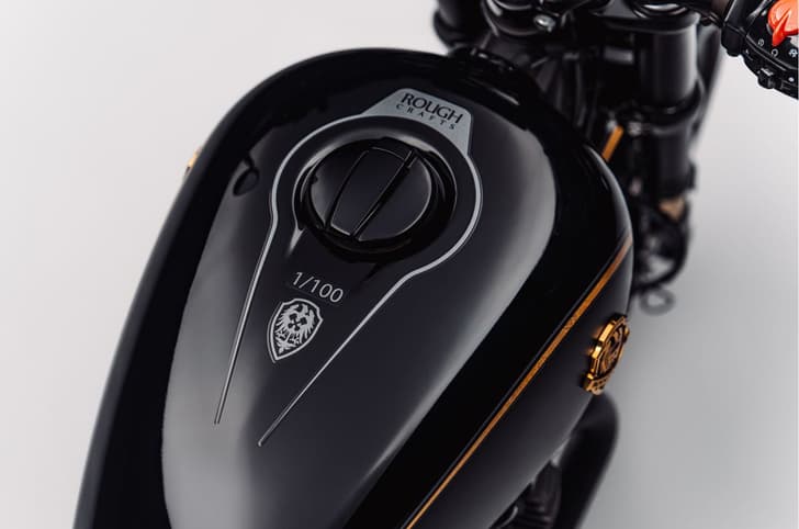 Royal Enfield Shotgun 650 Rough Crafts Edition tank