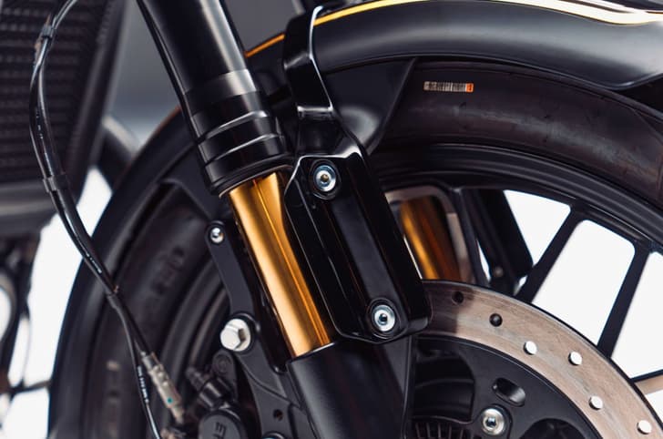 Royal Enfield Shotgun 650 Rough Crafts Edition front suspension
