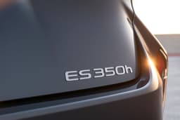 Lexus ES 350h badge
