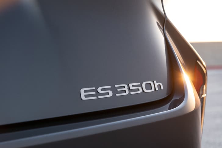 Lexus ES 350h badge