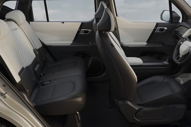 kia syros ev in studio