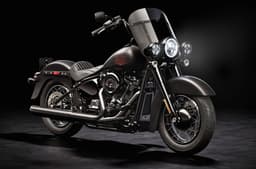 Harley Davidson Deadwood front three quarter