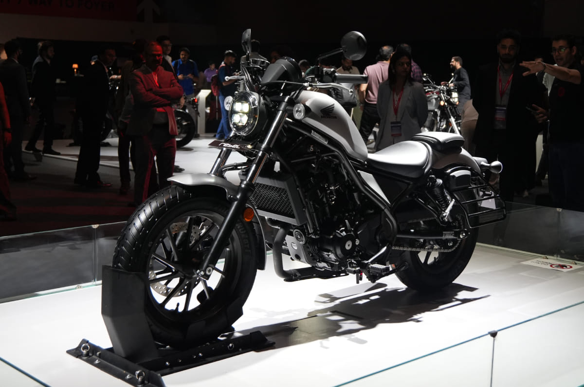 Honda Rebel 300 front three quarter 