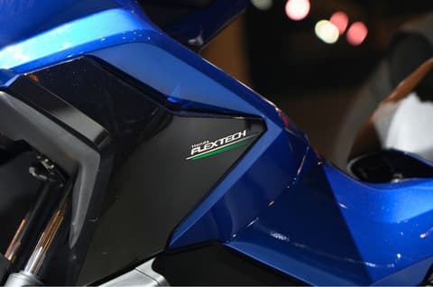 Honda ADV160 maxi-scooter image gallery