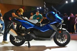 Honda ADV160 blue side profile