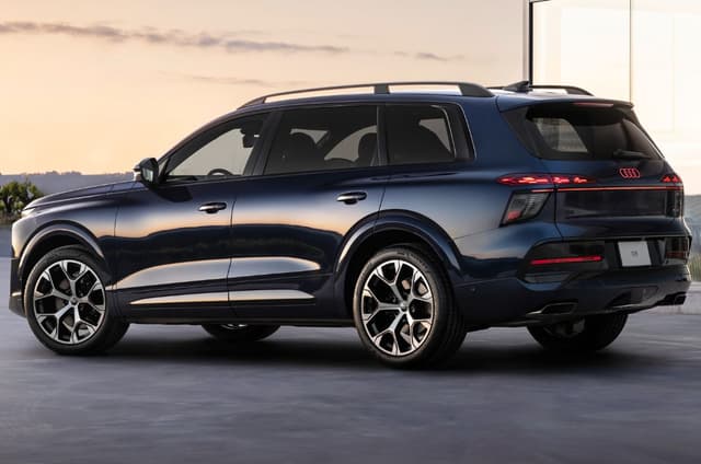 Audi Q9 rear quarter static image