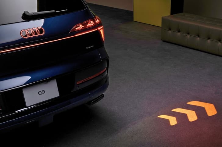 Audi Q9 LED turn indicator projection on road image