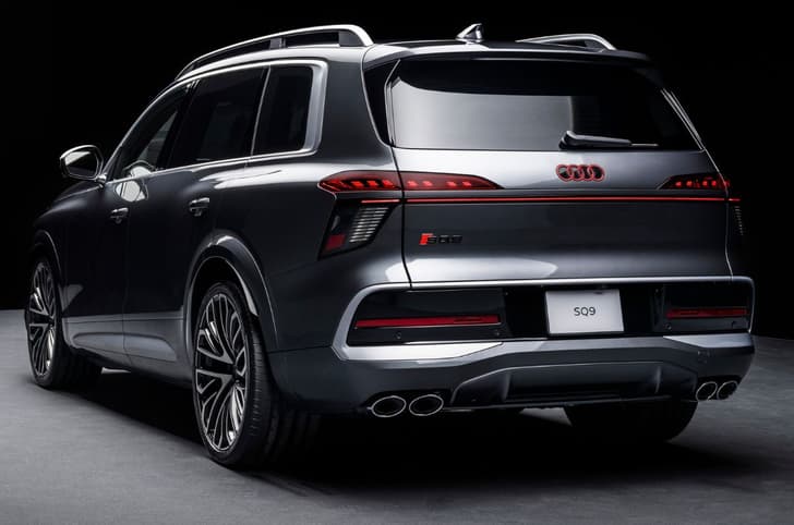 Audi SQ9 rear quarter static image