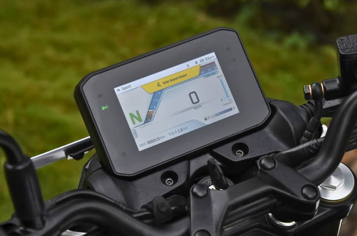 Bajaj Pulsar N160 SS TFT display