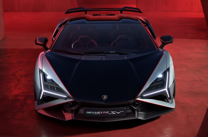 lamborghini revuelto sv in studio
