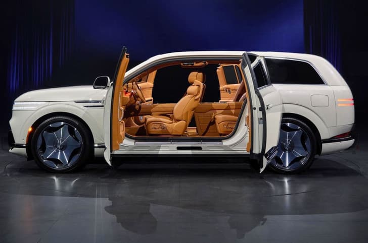 Genesis GV90 coach doors