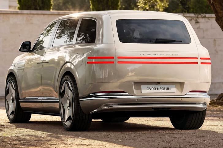 Genesis GV90 rear quarter static