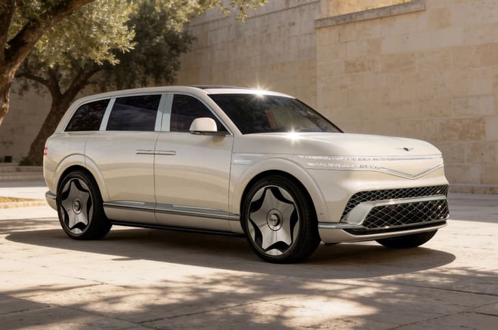 Genesis GV90 front quarter static