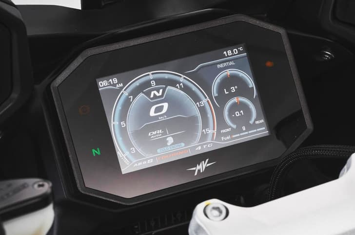 MV Agusta Turismo Veloce SCS TFT dash