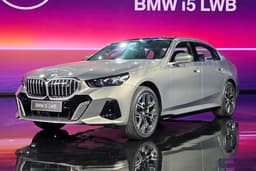 bmw i5 lwb on stage