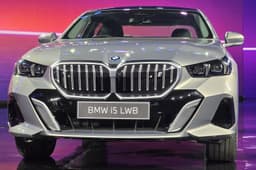 bmw i5 lwb on stage