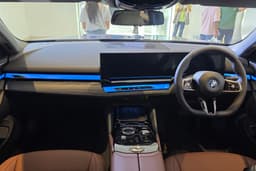 bmw i5 lwb on stage