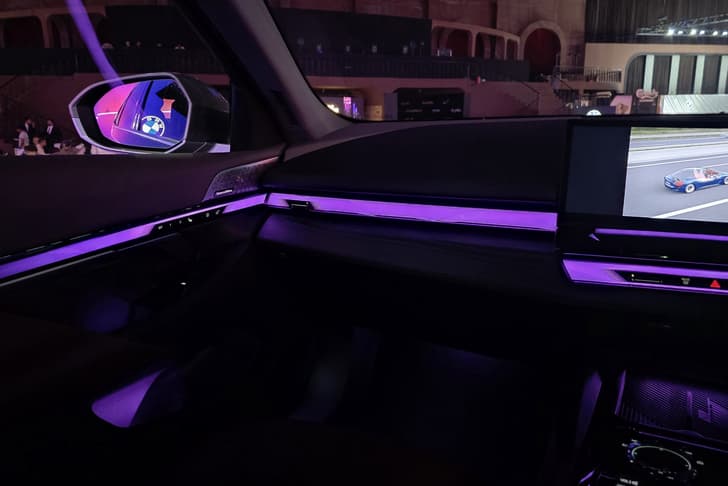 bmw i5 lwb on stage