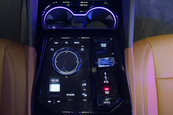 bmw i5 lwb on stage