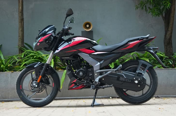 Bajaj Pulsar 150 left side profile