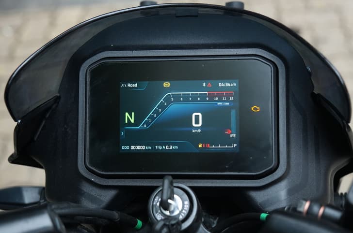 Bajaj Pulsar 150 TFT dash