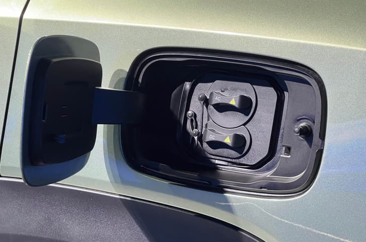 MG Hector Tomahawk EV charging port